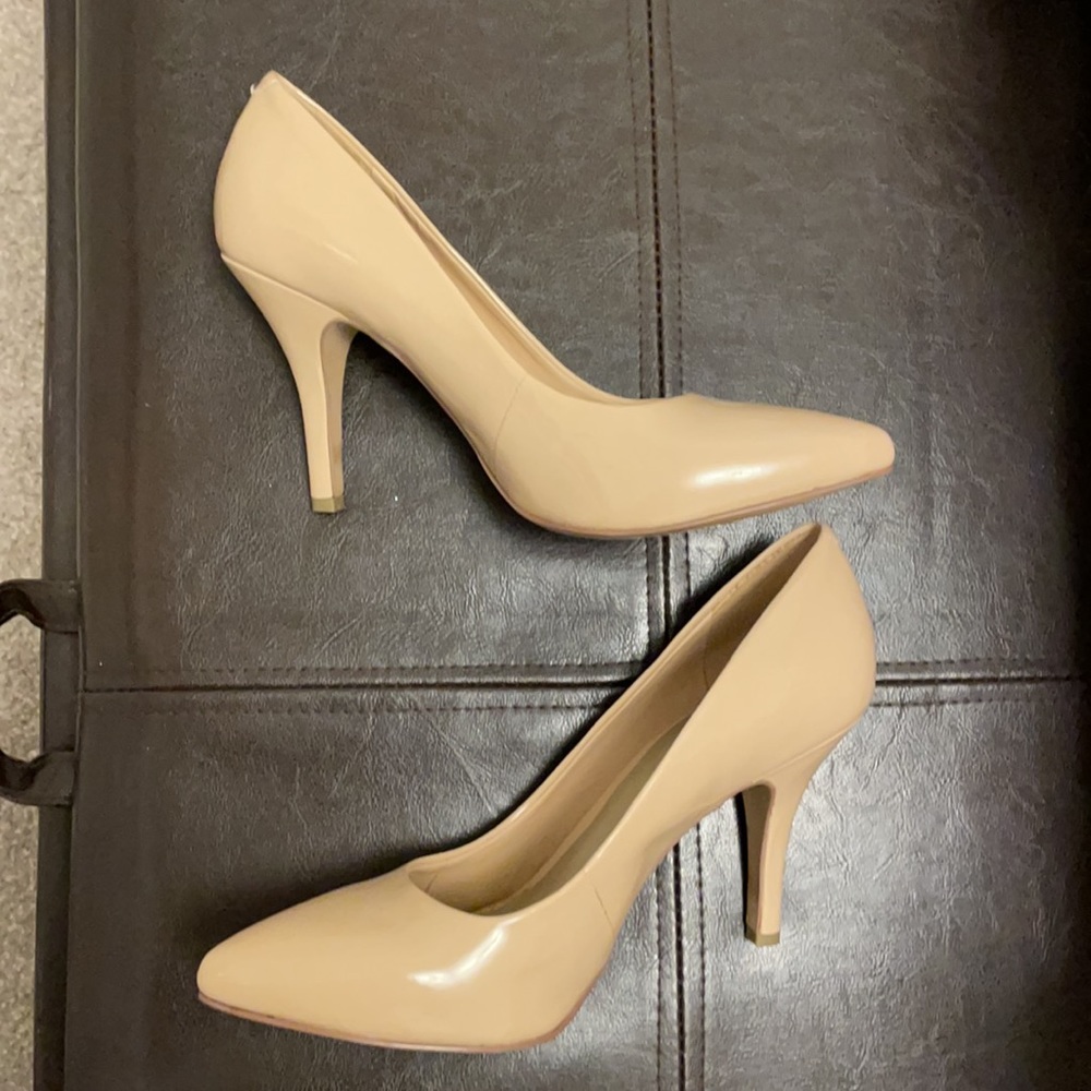 Jessica Simpson nude heels